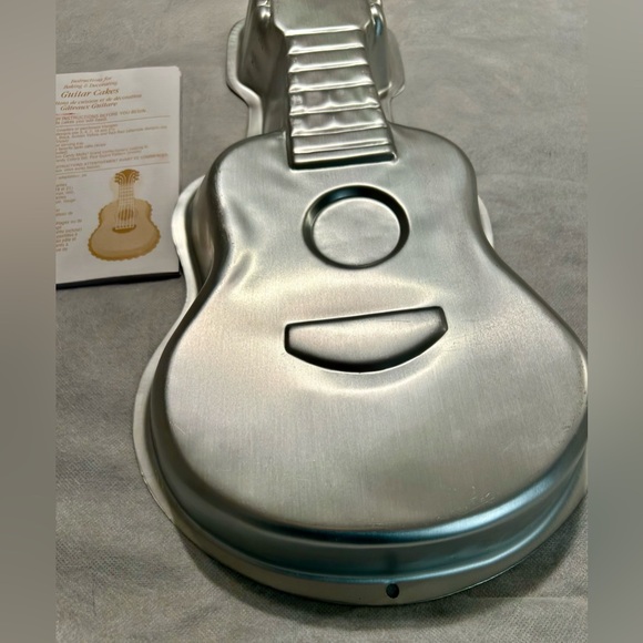NWTs Wilton Guitar Cakes. - Picture 4 of 6